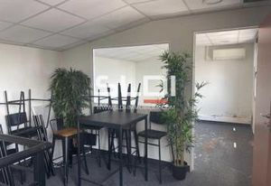 Location bureaux Chassieu - Parc sécurisé, proche bus et autoroute