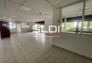 Location bureaux Vénissieux - Proche transports en commun