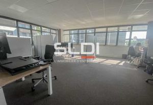 Location bureaux Tassin-la-Demi-Lune - Proche transports en commun