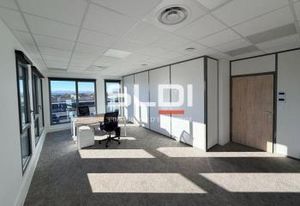 Location bureau Chassieu - Centre d'affaires neuf et lumineux