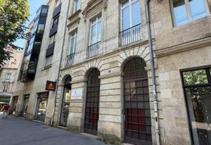 Location bureaux Bordeaux - Proche Musée d'Aquitaine, tramway et bus