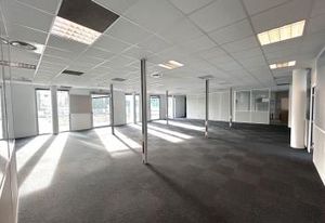Location bureaux Bordeaux Ravezies - Tram C et bus à 100m