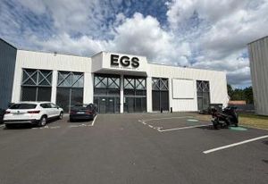 Location local commercial - 1272 m²