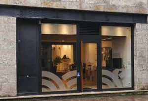 Location local commercial Bordeaux centre - Vitrine sur rue