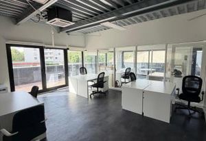 Location bureaux Bordeaux - Proche tram C/E et bus 4/7/32/45