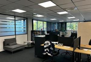 Location bureaux Bordeaux R+2 - Tram C, bus et rocade A630
