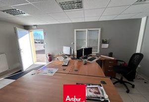 Location bureaux avec stockage Mézériat - Site clos et sécurisé