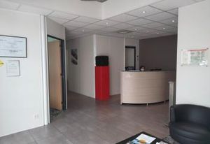 Location bureaux Rennes - Accès privatif et 17 places de parking