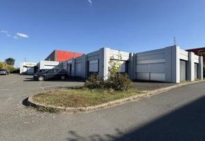 Vente locaux professionnels Saint-Jean-de-la-Ruelle - Proche bus et autoroute