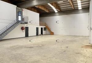Entrepôt avec bureaux à louer Dardilly - Proximité A6, A89