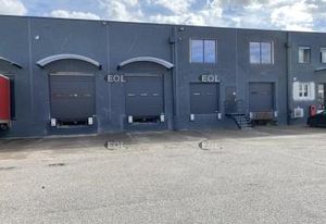 Location entrepôt Corbas - 6 portes à quais - Rénové