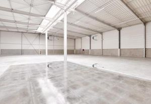 Location entrepôt Saint-Priest - Parc sécurisé, accès plain-pied