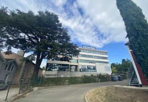 Location bureaux Écully - Proximité centre commercial et transports