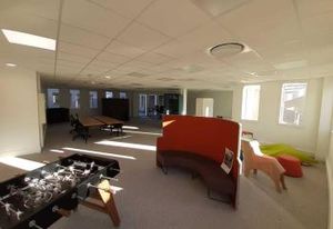 Vente bureaux Bron - Proche périphérique Laurent Bonnevay, tram T5 et aéroport Lyon St-Exupéry