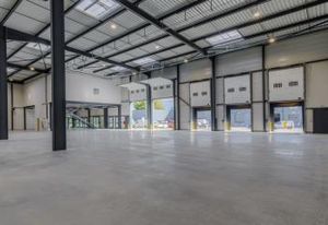 Locaux d'activité à louer Corbas - Proximité aéroport Lyon Saint-Exupéry