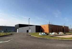 Location bâtiment d'activité Satolas-et-Bonce - Proche aéroport Lyon Saint-Exupéry