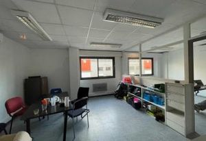 Location entrepôt avec bureaux Villeurbanne - Proche A43/A42