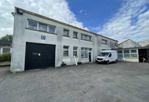 Location bureaux et espaces d'activités Montreuil - Proche bus