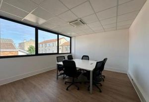 Bureaux individuels rénovés - Ivry-sur-Seine - Métro Pierre et Marie Curie