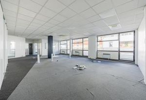 Location bureaux Paris 20 - Proche transports et parkings