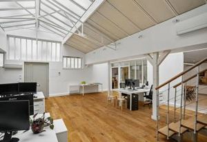 Bureaux atypiques à vendre Paris 10 - Fond de cour rénové