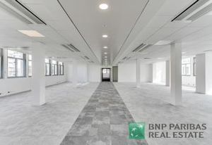 Location bureaux Paris 13 - Place d'Italie, proche métro et commerces