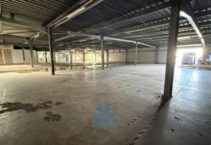 Location entrepôt Bordeaux-Lac - Quai de déchargement