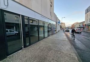 Location local commercial Bordeaux Cours de Séguey
