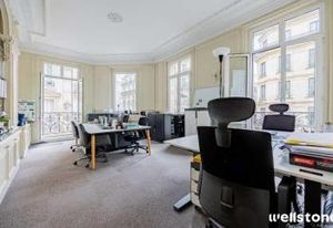 Location bureaux Paris 9 - Proche gare Saint-Lazare et Sainte-Trinité