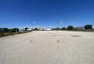 Location terrain logistique Saint-Martin-de-Crau - accès semi-remorques