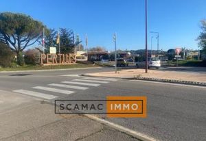 Location local commercial - 620 m²