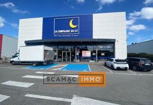 Location local commercial - 500 m²
