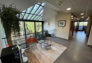 Location bureaux Solliès-Pont - Proche autoroute, 26 places de parking