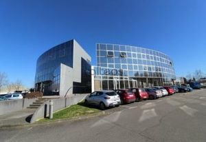 Location bureaux Labège - Proche centre commercial et rocade