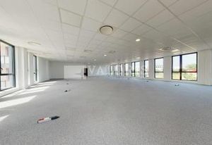Location bureaux Vaulx-en-Velin - Proche métro, tramway et gare Part-Dieu