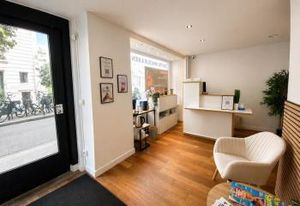 Location boutique Batignolles Paris 17 - vitrine 6m