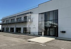 Location bureaux/local d'activité Saint-Priest - Parc paysagé et clos
