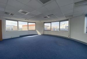 Bureaux à louer Noisy-le-Grand - RER A et bus à proximité
