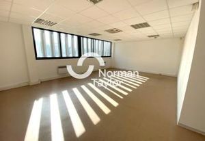 Location bureau Cournonsec - Proche A9, aéroport et gare TGV