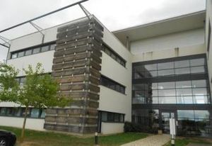 Location bureaux Saint-Cyr-sur-Loire - Proche Auchan, périphérique et A10