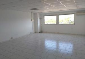 Location bureaux Mauguio - Proche Montpellier Sud, 3 lots de 70, 102 et 105 m²