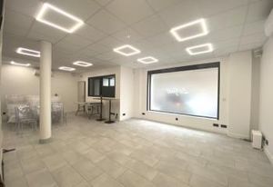 Location bureaux Paris 17, proche métro, 4 niveaux, 436 m²