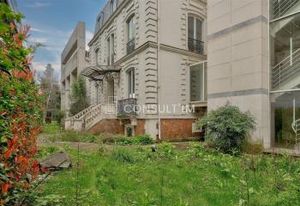 Vente bureaux Saint-Cloud, proche T2 et quais de Seine, 3 bâtiments