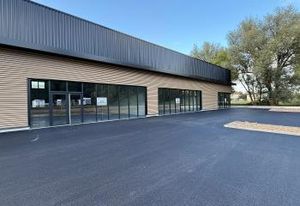 Show-room neuf à vendre Saint-Denis-lès-Bourg - Axe passant