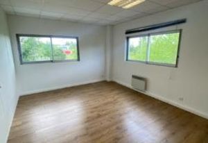 Location bureaux Villenave-d'Ornon - Proche sortie 17, ZA Chanteloiseau et gare LGV