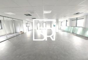 Location bureaux Clermont-Ferrand - Quartier La Brézet, proche autoroute et aéroport