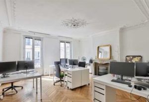 Location bureaux Paris 10, immeuble pierre de taille, proche des transports