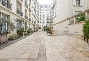 Bureaux à louer Paris 8, proche des transports et des commodités