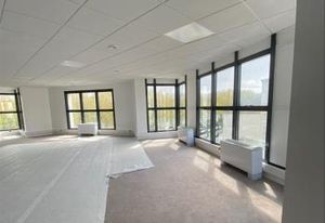 Location bureaux Asnières-sur-Seine, proche gare, immeuble moderne