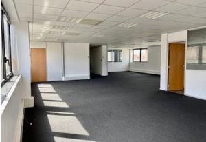 Location bureaux Boulogne-Billancourt, proche métro Marcel-Sembat, immeuble moderne PMR